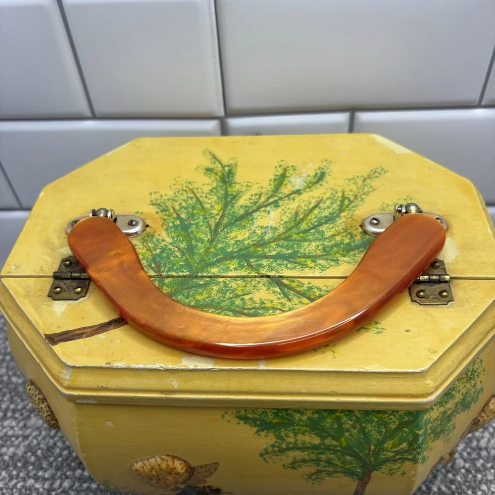 VTG Octagon Decopauge‎ Box 3D Details Little Gifts In Bonnets Lined